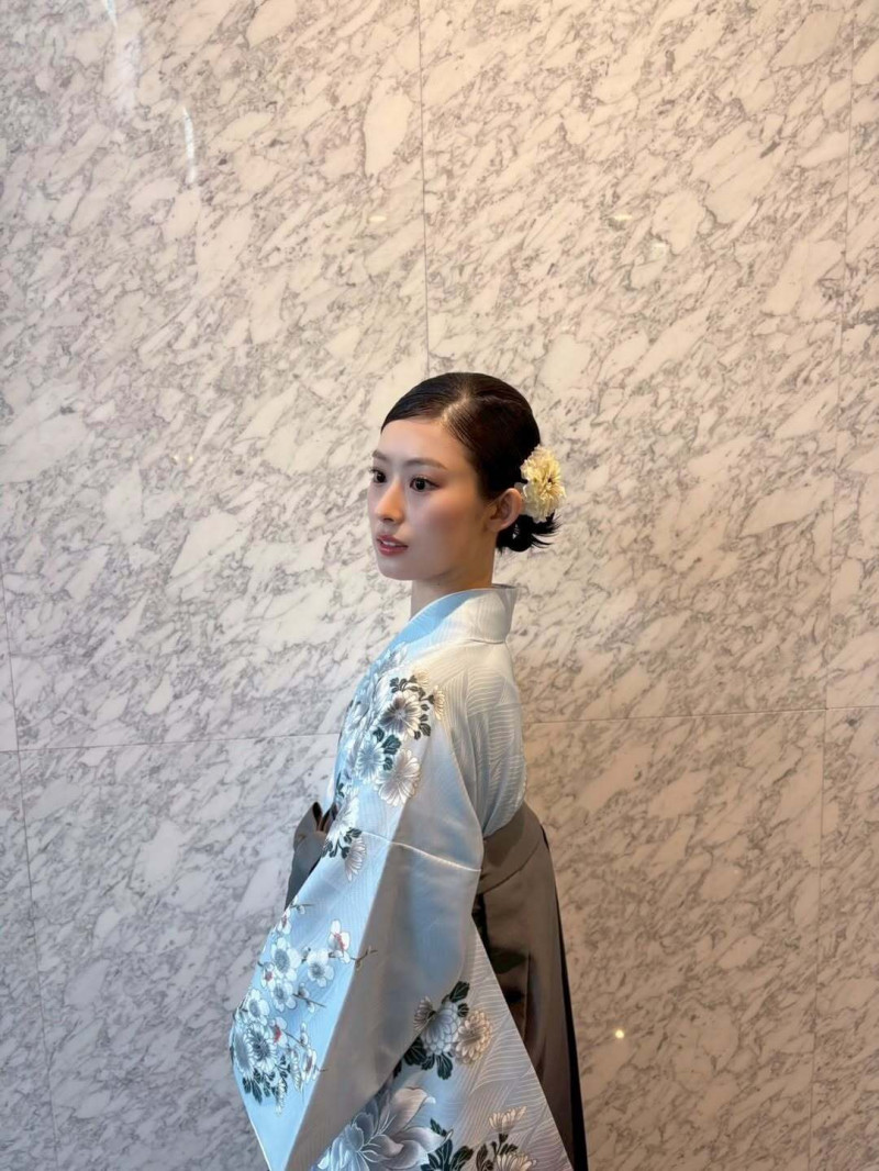 井本彩花和服美翻眾人。（翻攝自IG）