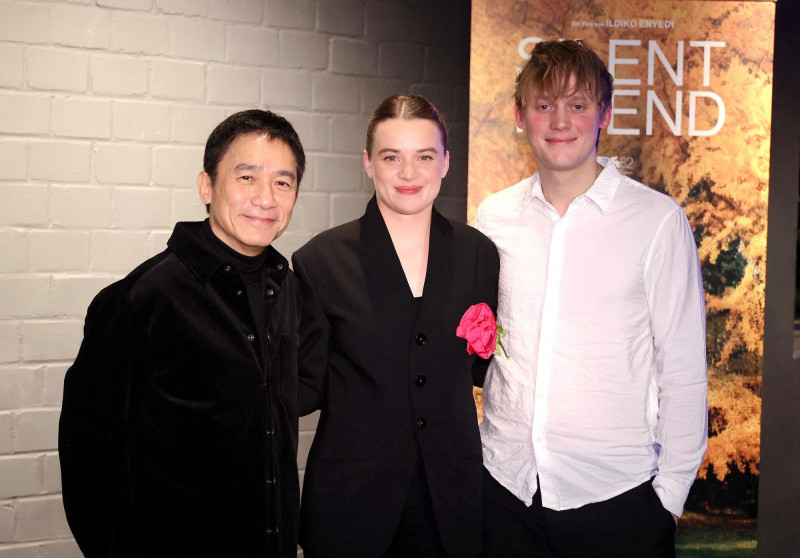 這顆銀杏樹太狂！梁朝偉新片跨越112年卻「遇不到她」