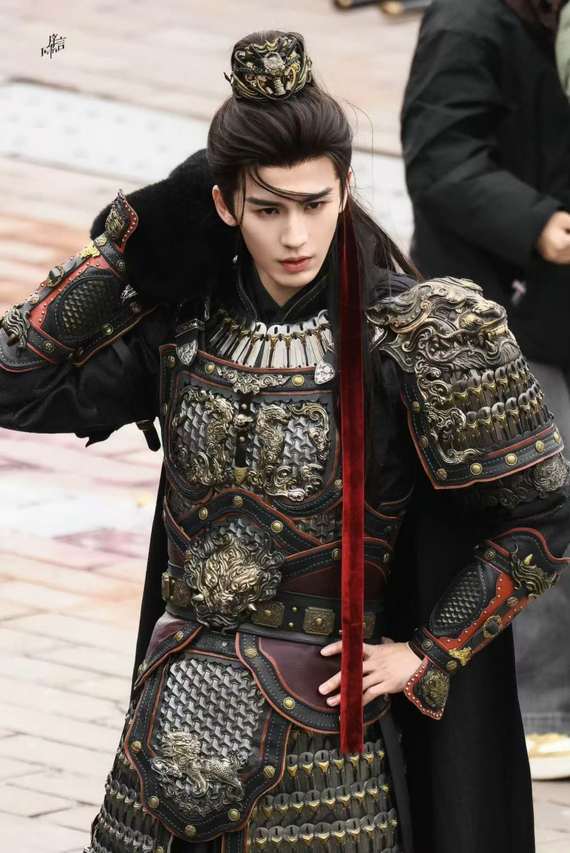 「粉底液將軍」爆紅！粉絲護航《逐玉》張凌赫 ：帥一點不行？