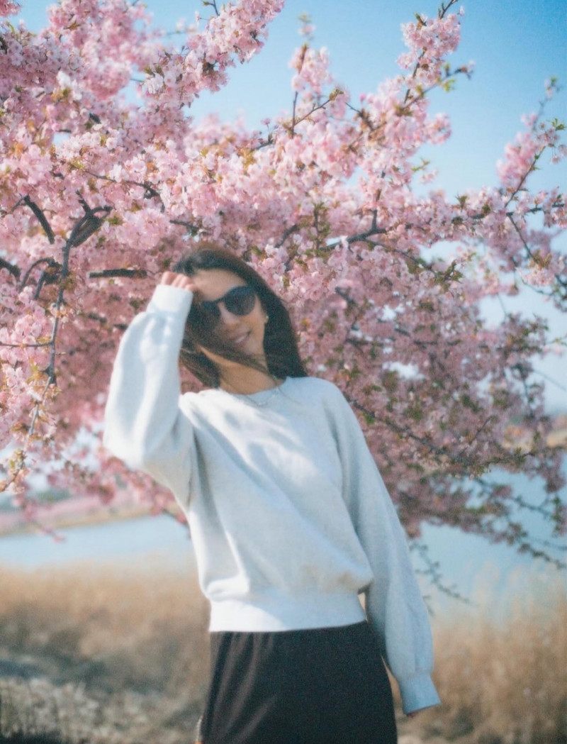 田馥甄43歲生日櫻花樹下喜報「高齡產婦順利著床」 S.H.E合體同慶