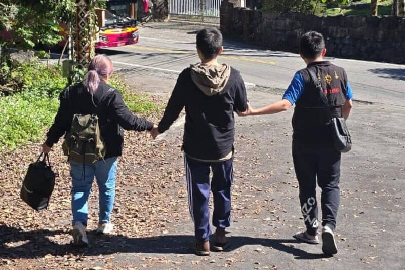 賓賓哥帶母子回營區尋魂惹議 24歲訣愛弟弟終不敵病魔