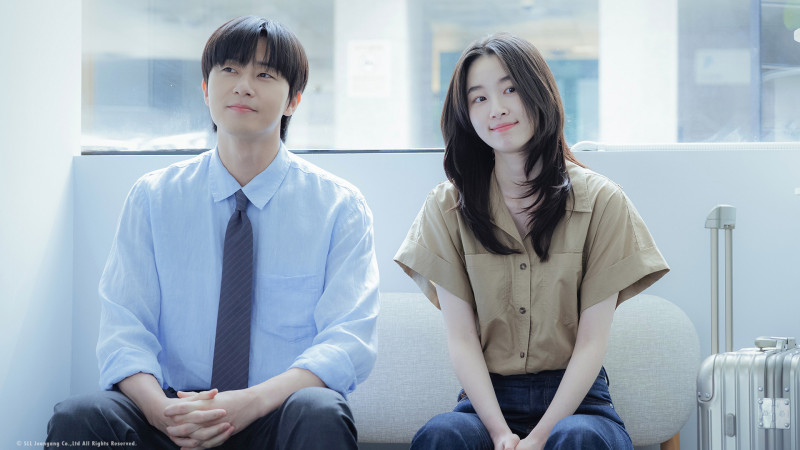 《等待京道》朴敘俊（左）和元志安飾演同齡戀人。（龍華電視提供）