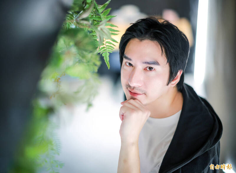 （專訪）Dylan闖泰娛創無限娛樂！當翻譯遭網暴罹恐慌症 苦學泰文13年繼續精進