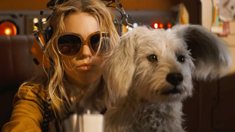 浩瀚宇宙找到歸屬！《超少女》新預告為救超狗對抗邪惡反派