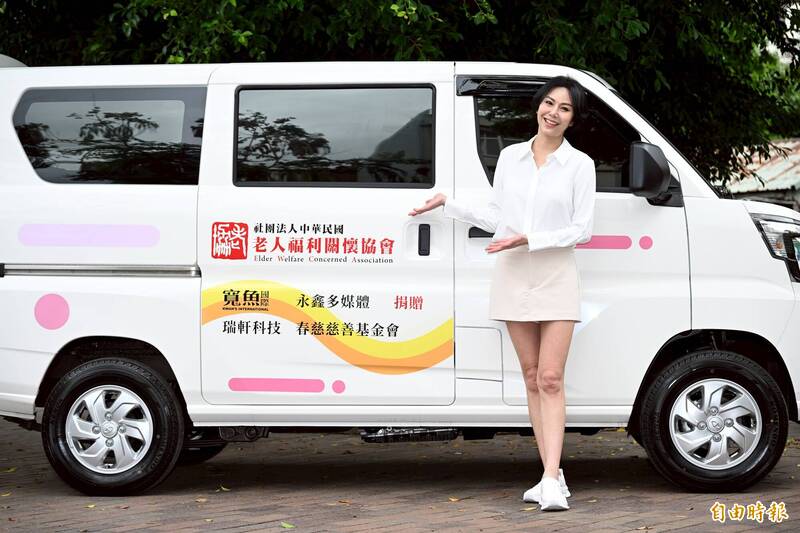 孫芸芸愛女當媽！洪曉蕾也淚送女兒出國：有叫她注意安全