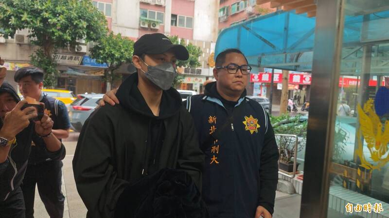 「王子」邱勝翊今早被拘提到案。（記者陸運鋒攝）