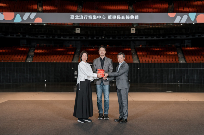 緣分！北流換人掌舵 前後任董事長都和這玉女歌手有關係