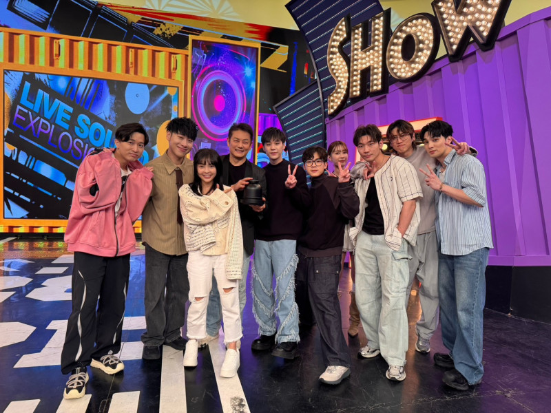 徐乃麟變孫女傻瓜！寵熊熊2歲女兒「幫剔牙兼哄唱」