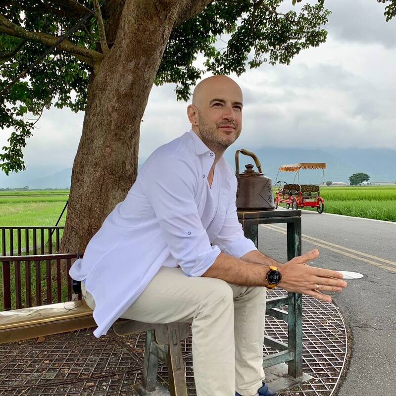 吳鳳2006年來台第1年  罹憂鬱症躲小房間哭泣