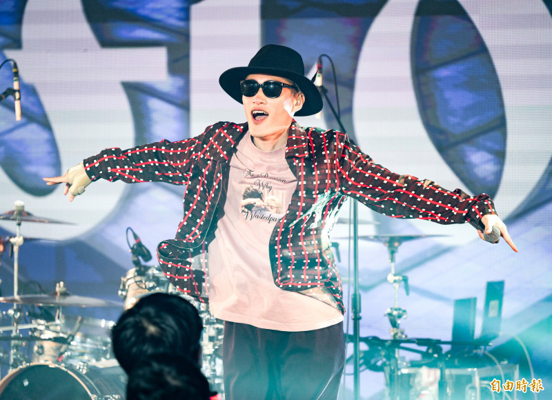 台灣是夥伴！FLOW熱血嗨唱《火影忍者》神曲 野生柯震東低調朝聖