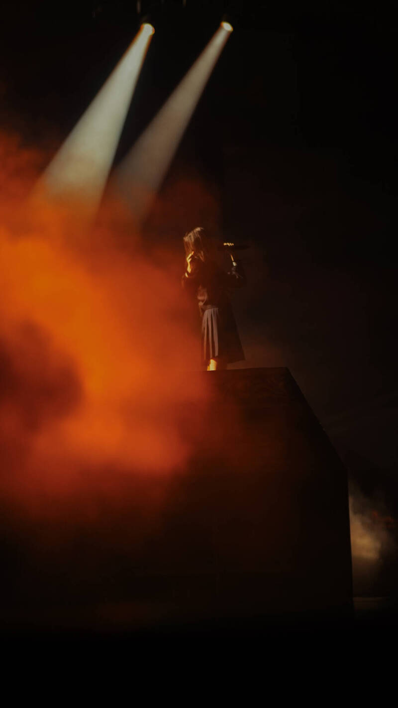 日本「最強高中生女歌手」tuki.連唱20首歌曲High翻全場。（照片提供：大鴻藝術BIG ART，攝影：Kohei Nakaya）