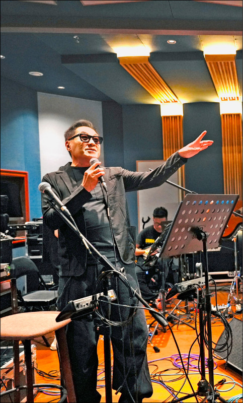 文章搶先透露要選唱天后好友江蕙的經典歌曲《酒後的心聲》。（川合音樂提供）