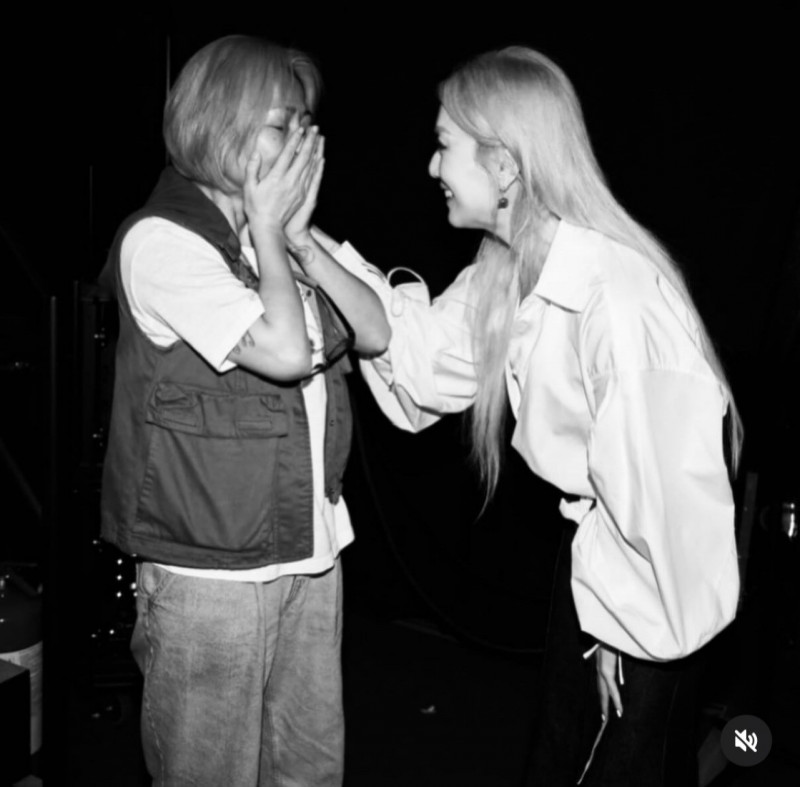 香港天后鄭秀文（右）助陣，讓林曉培好感動。（翻攝自IG）