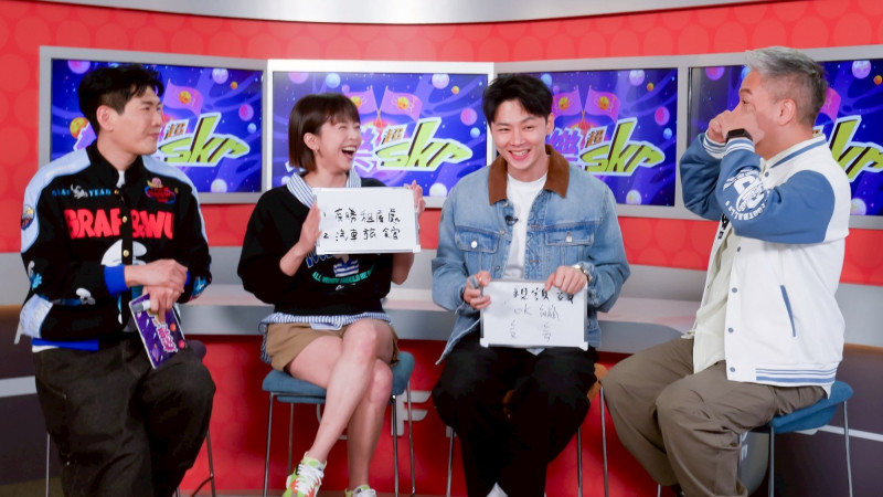 蘇晏霈（左二起）、羅子惟至小鹿（左）、阿甘（右）主持的《娛樂超skr》分享拍攝《豆腐媽媽》的幕後花絮。（民視提供）