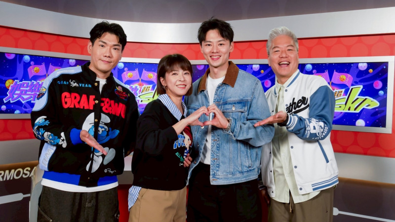 蘇晏霈（左二起）、羅子惟至小鹿（左）、阿甘（右）主持的《娛樂超skr》分享拍攝《豆腐媽媽》的幕後花絮。（民視提供）