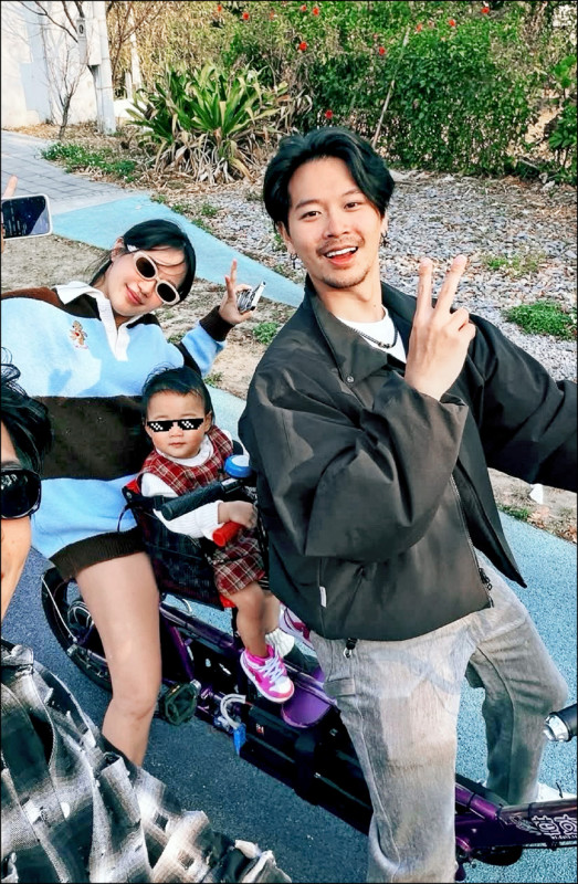 高爾宣與老婆芮德（左）育有一子一女。（翻攝自IG）