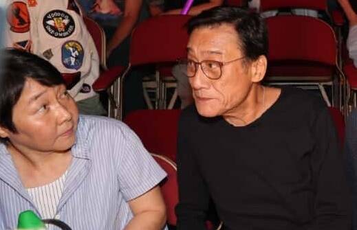 金馬影帝梁家輝偕妻恩愛現身  明顯消瘦惹擔憂