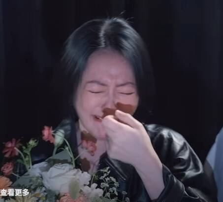 小S見到大家都歡迎她回來，忍不住痛哭。（翻攝自臉書）