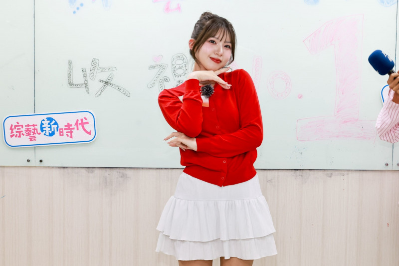 《綜藝新時代》改版收視稱霸 韓籍女神廉世彬放話再破紀錄就剪髮。（民視提供）