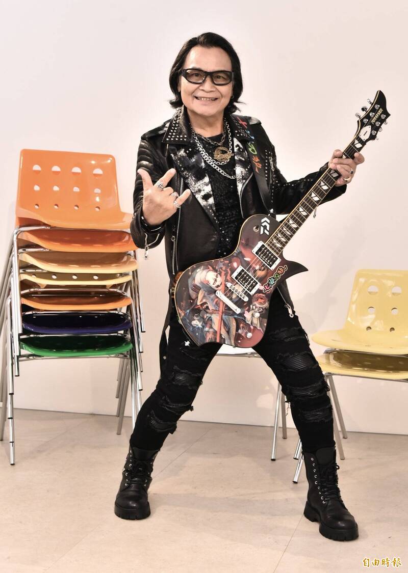 71歲金曲歌王沈文程即將舉辦兩場「小琉球情歌」演唱會。（記者陳奕全攝）