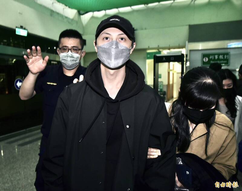 王子50萬交保 偶像男團陷停擺危機