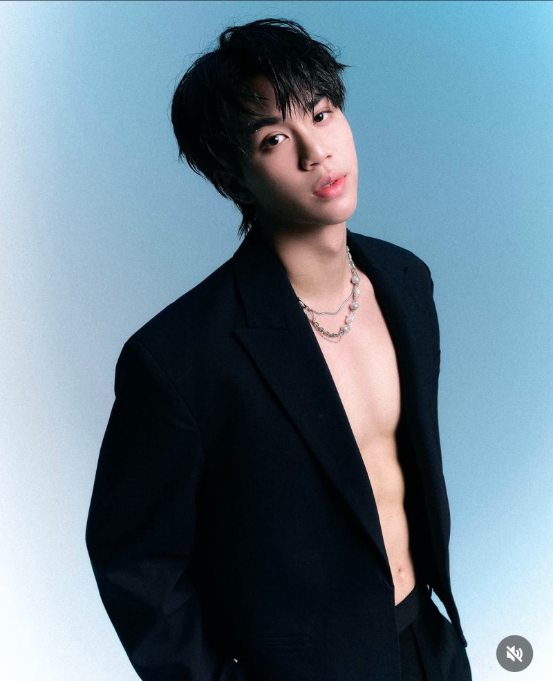 AcQUA源少年成員「貢丸」李秉諭被拍到溫馨接送峮峮。（翻攝自IG）