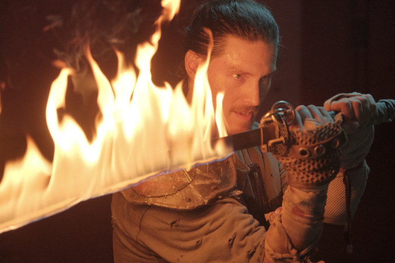 《地下城の怪物先生》周厚安近身肉搏怪物。（殺戮天使電影提供）