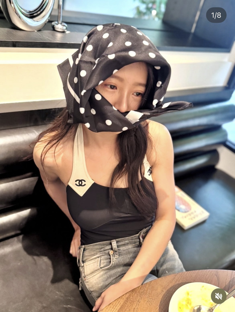 郭書瑤悠閒喝下午茶。（翻攝自IG）