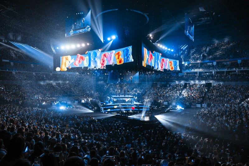 四芒星專屬舞台，讓言承旭、吳建豪、周渝民、五月天阿信與每一位歌迷近距離接觸。（相信音樂提供）