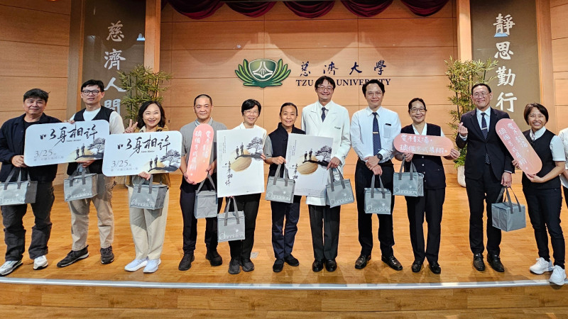 導演徐輔軍（左起）、製作人徐國倫、演員廖梨伶出席《以身相許》慈濟大學感恩特映會。（大愛電視提供）