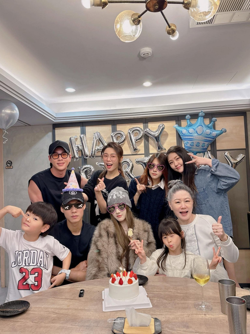 基因太強！白家綺正妹女兒20歲慶生照曝光 網驚：根本是姊妹