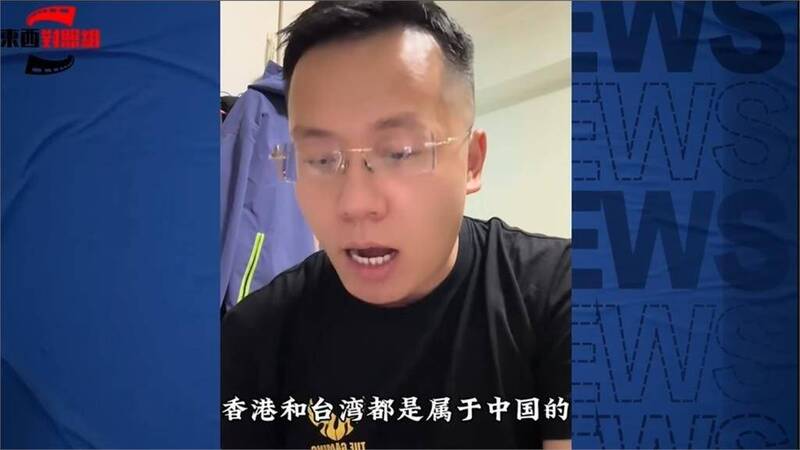 中國小粉紅在馬來西亞吉隆坡國際機場，因不滿匯率看板標示問題，竟現場暴走理論。（翻攝自YouTube）