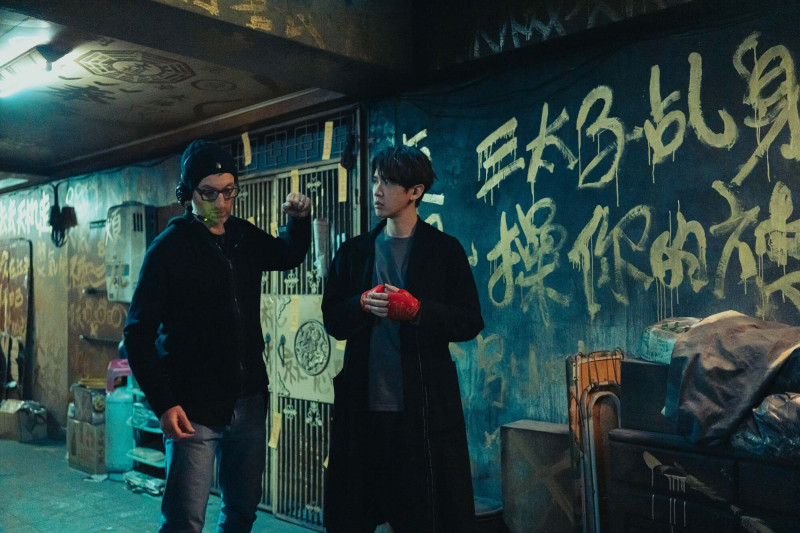 柯震東房間「牆面貼滿裸女寫真」畫面流出...遭爆：和非常多女生ＸＸ