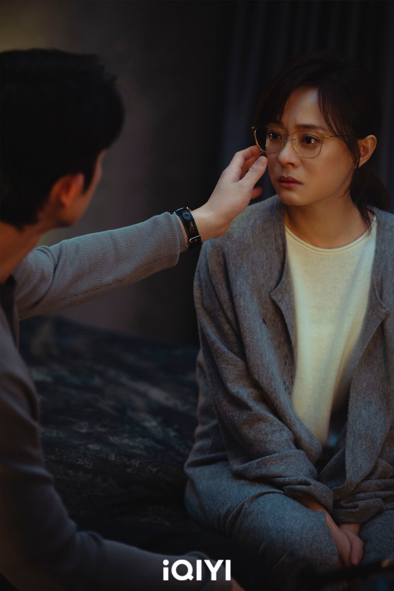 孫儷（左）在《危險關係》一步步落入吳慷仁（右）的溫柔陷阱。（愛奇藝國際站提供）