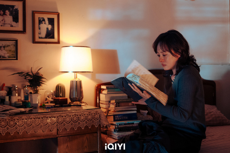 孫儷在《危險關係》飾演大學教授「顏聆」。（愛奇藝國際站提供）