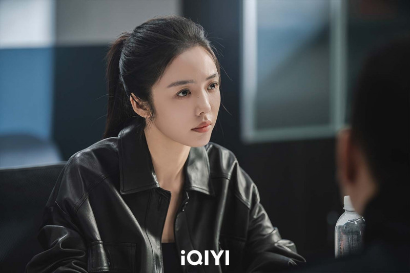 蔡文靜在《鋼鐵森林》飾演「周瑾」。（愛奇藝國際站提供）