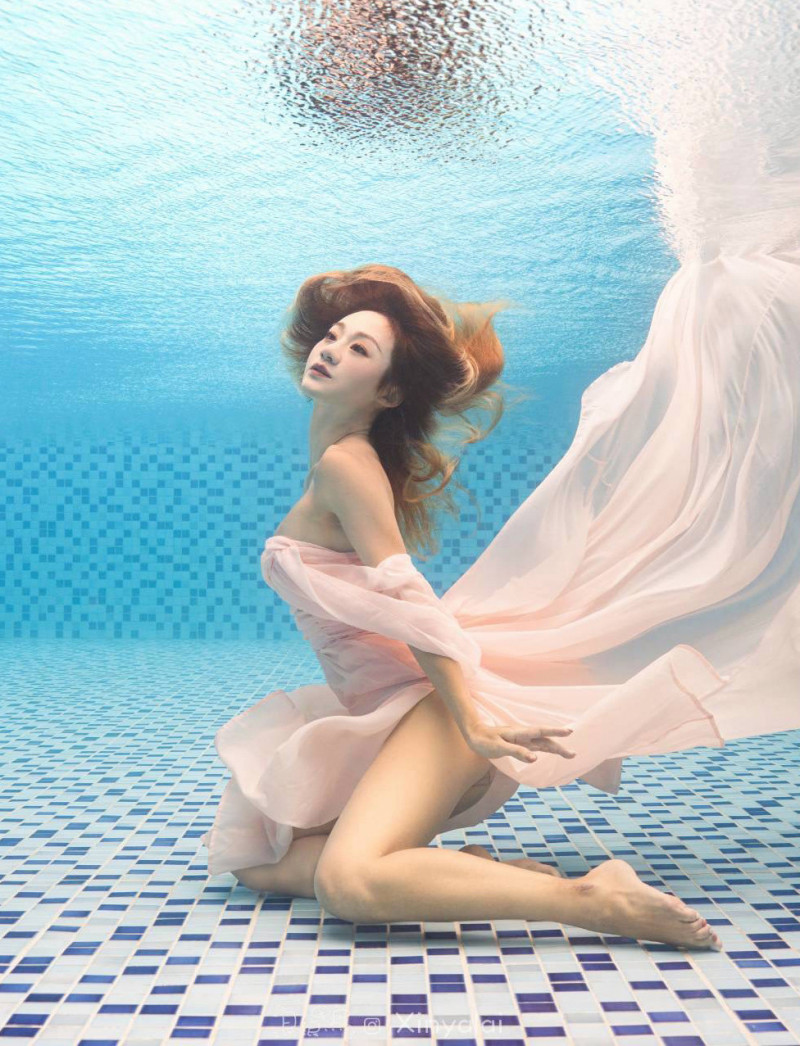 台灣之光！「真人版美人魚」賴心雅登國際封面 揭水下拍攝殘酷現實