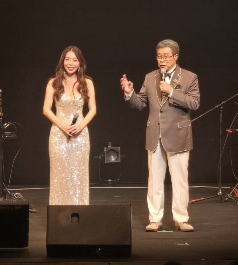 鍾綺與楊烈合唱經典情歌《思慕的人》。（印太戰略智庫提供）