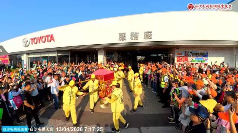 第11次停駕這裡！白沙屯媽祖再訪苑裡TOYOTA 上萬香燈腳擠爆現場