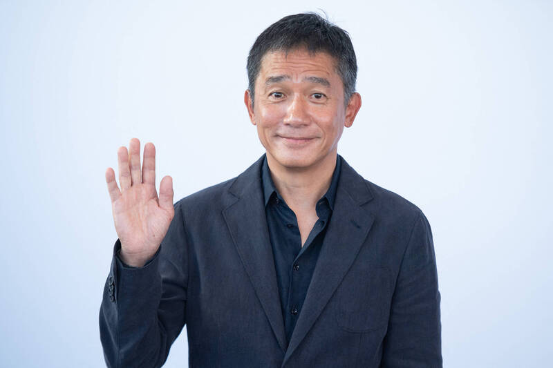 梁朝偉傳說》看電影買6個座位！社恐影帝到哪都被要簽名：好累