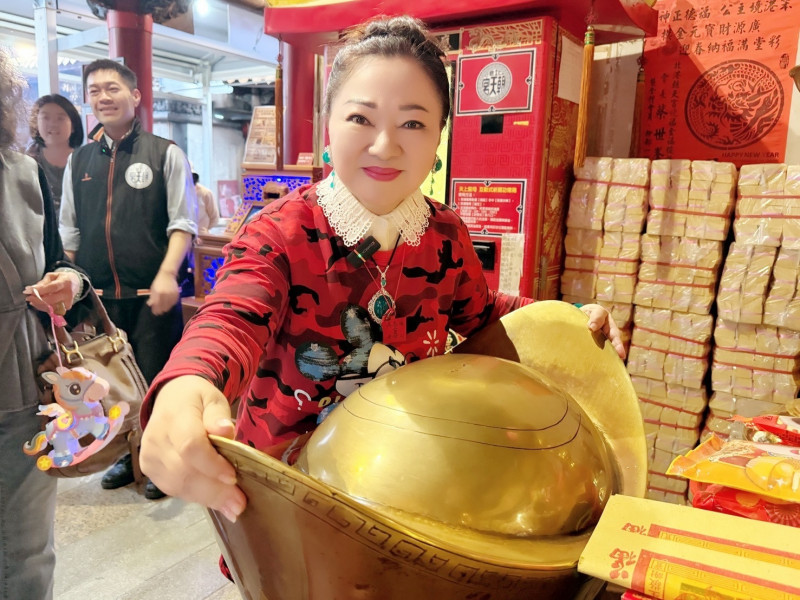 白沙屯媽祖起駕！白冰冰「越拜越旺」鬆口曝神蹟：媽祖婆在幫我