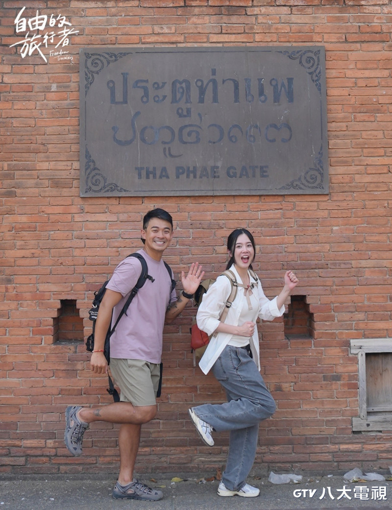 融融、黃可欣主持搭檔火花四射。（八大電視提供）