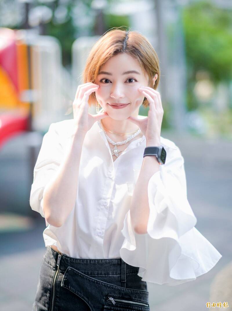 對於接下主持挑戰，王瞳坦言內心感到「戰兢恐懼」。（記者王文麟攝）