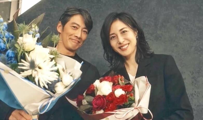 2人1998年因合作劇集《麻辣教師GTO》定情，2001年公開宣布婚訊。（香港星島日報）