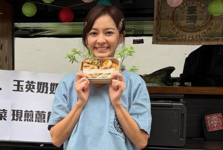 億級女神陳意涵新身分曝光   自助餐店當打菜妹