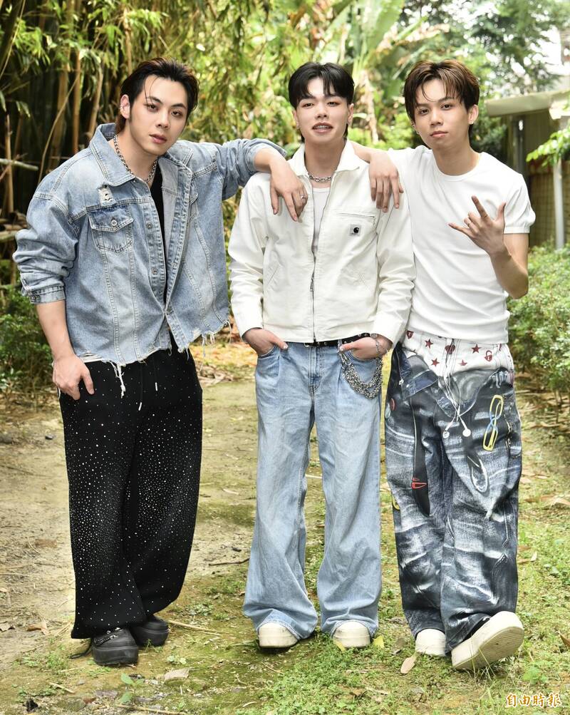 王泰翔（左起）、高嘉佑、張鈞；3人各自帶著不同人生故事與創作能量勇闖歌壇。（記者陳奕全攝）