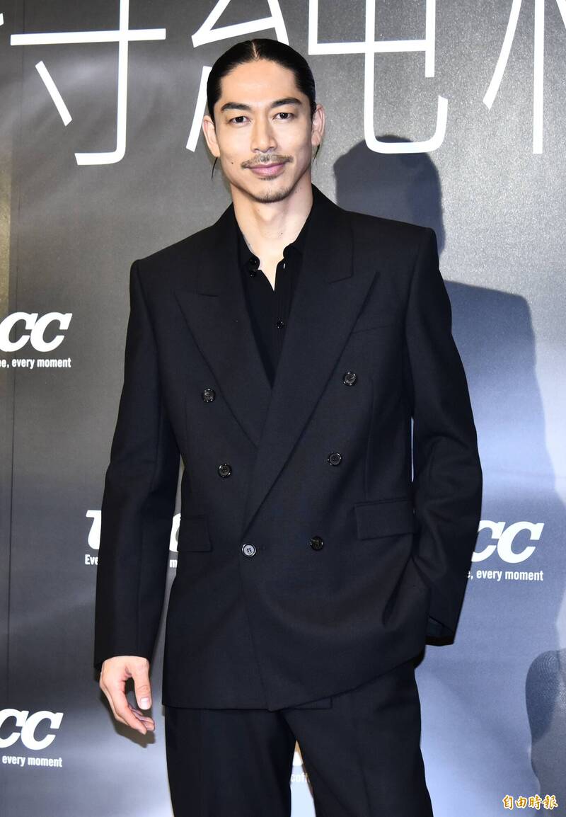 AKIRA敵不過家中「最強小Boss」 認了最幸福時刻：起床被踢也甘願