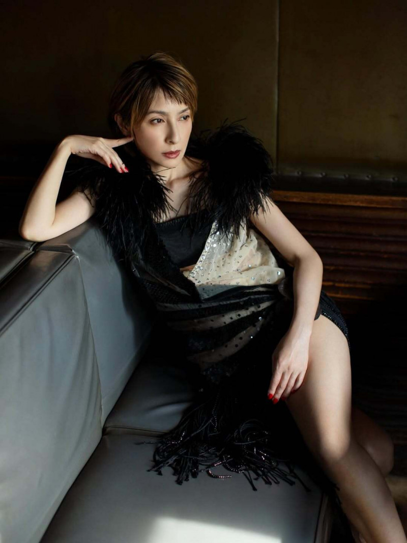 日「魔性之女」狀態太扯！出道33年高衩禮服辣翻全網