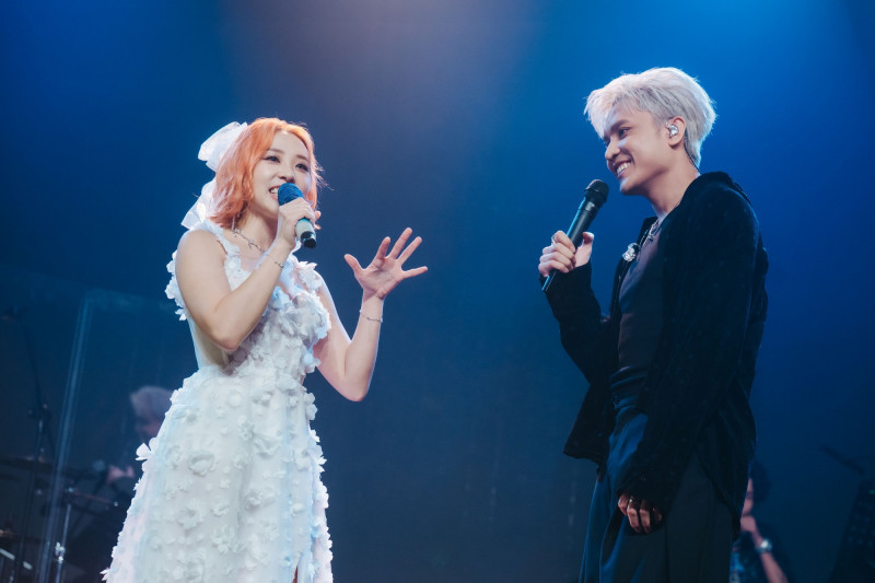 為挺艾薇 《在加納共和國離婚》男歌手自費改機票留台灣