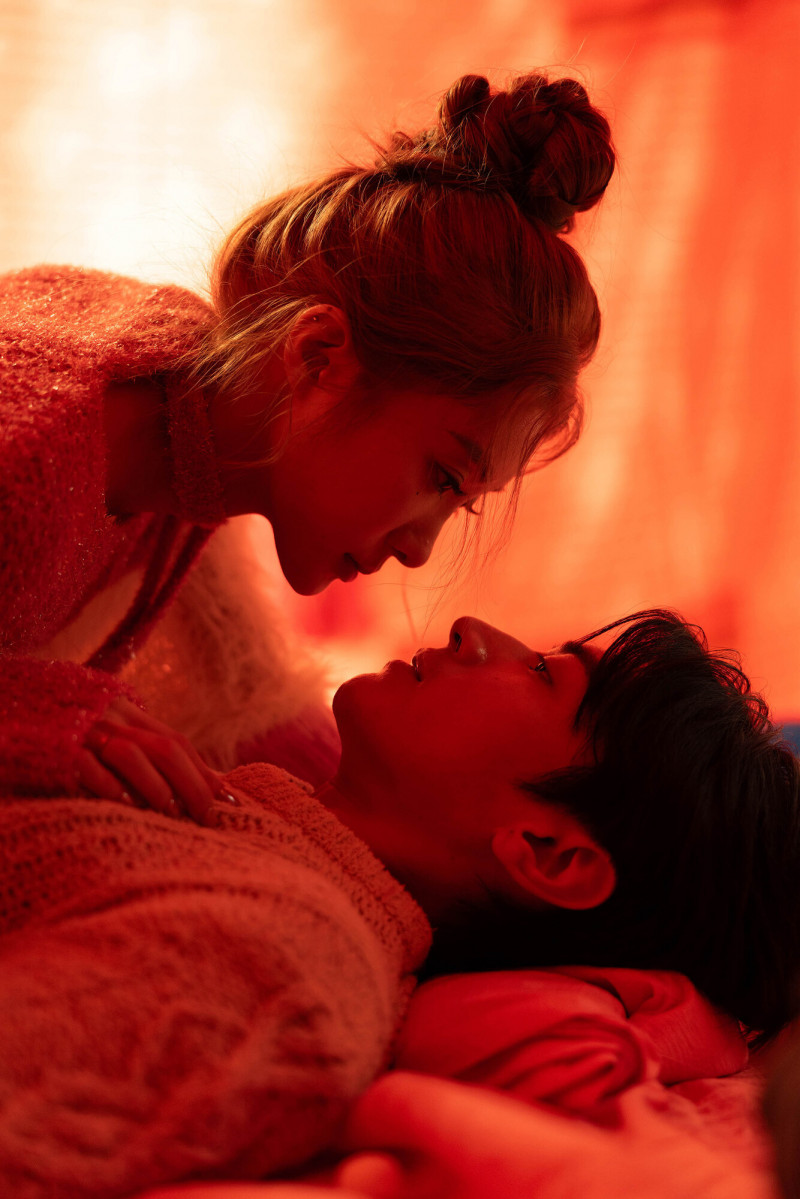 串流小天后陳華情變才恢單 滾床帥氣男神全被拍